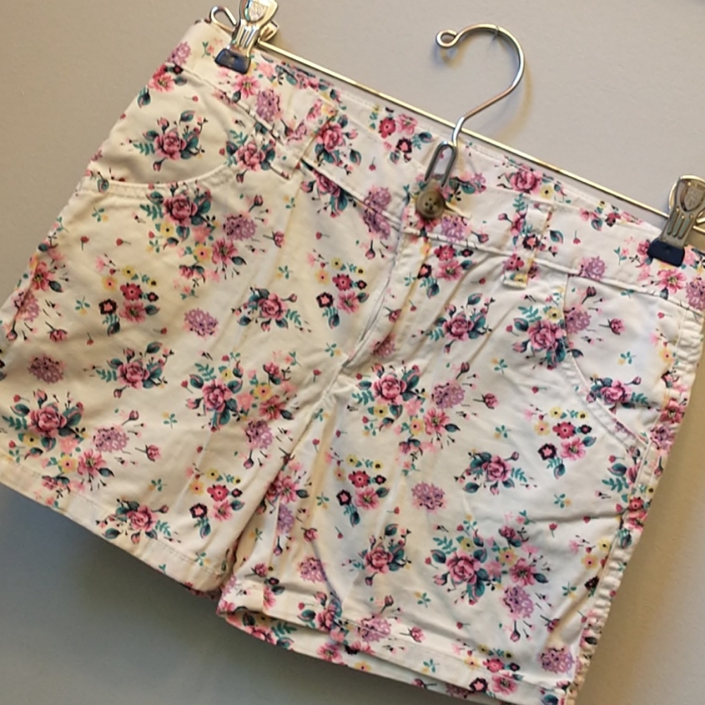 👑3/$15👑  Floral Shorts - Girls Size 10